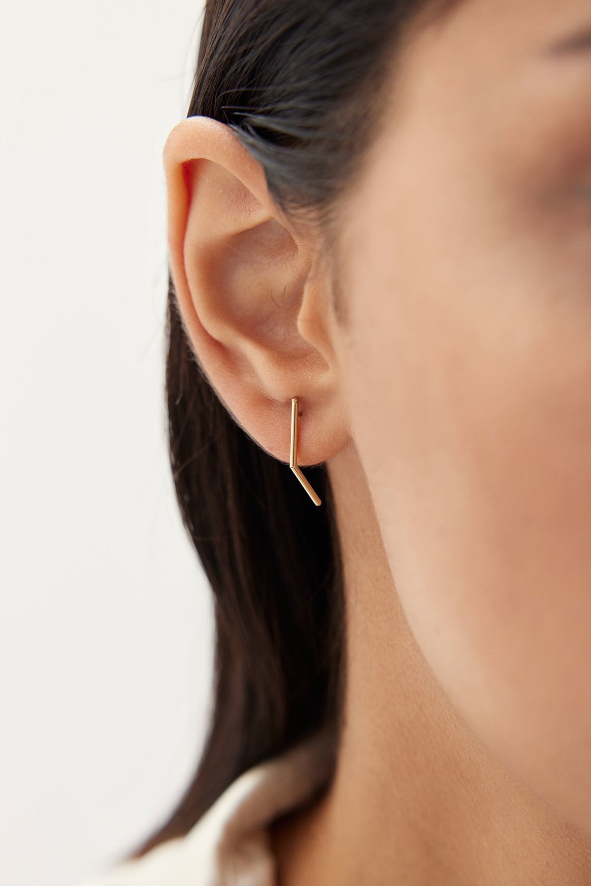 Altın Çubuk Formlu Küpe