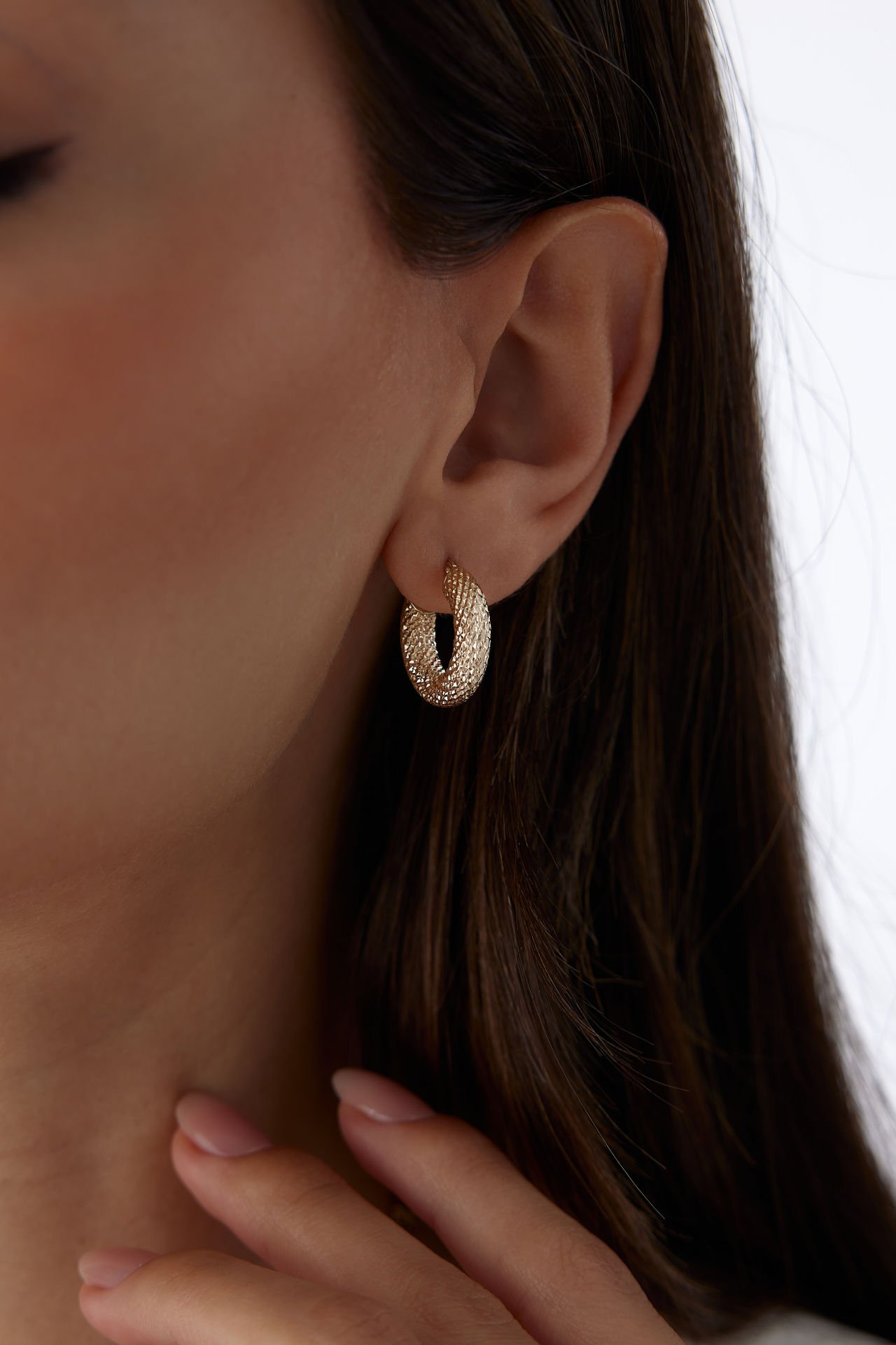 Altın Barlı Şarnel Küpe