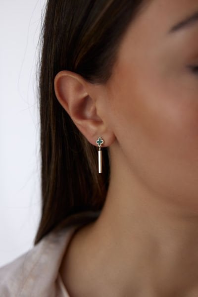 ALTIN YEŞİL SALLANTILI YONCA KÜPE