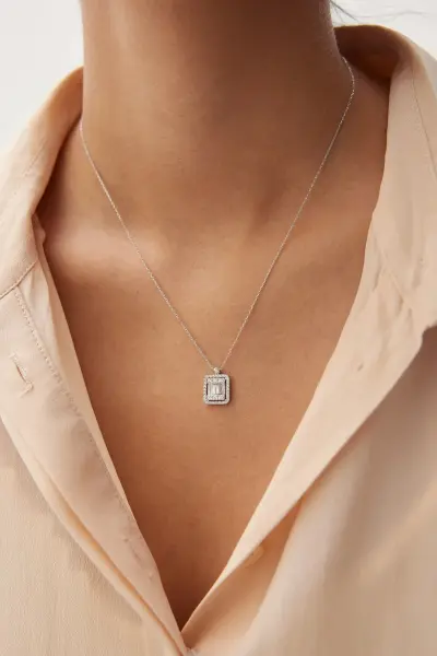 ALTIN BAGET TAŞLI KOLYE