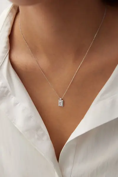 Altın Beyaz Baget Taşlı Kolye