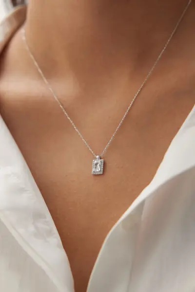 ALTIN BAGET TAŞLI KOLYE