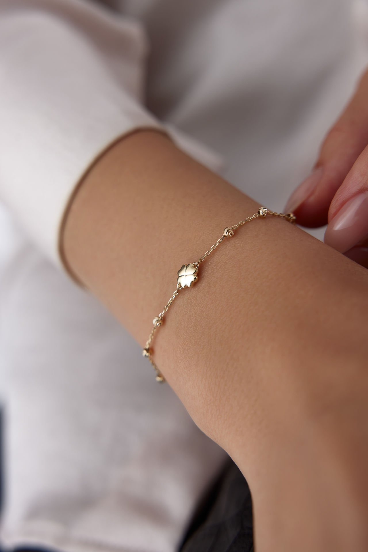 Altın Minimal Yonca Bileklik