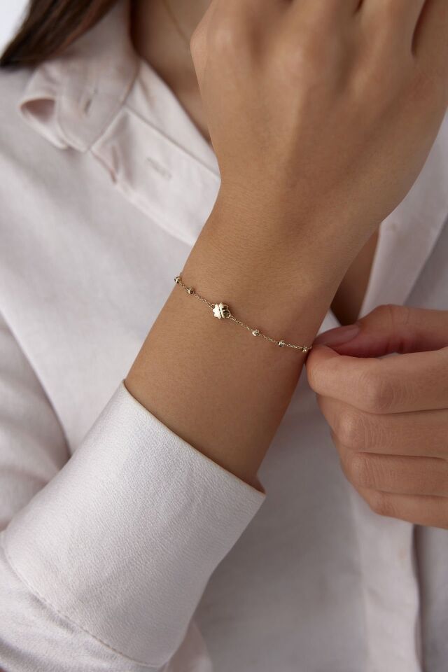 Altın Minimal Yonca Bileklik