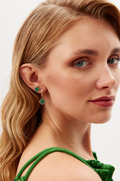 Altın Çivili Yonca Küpe