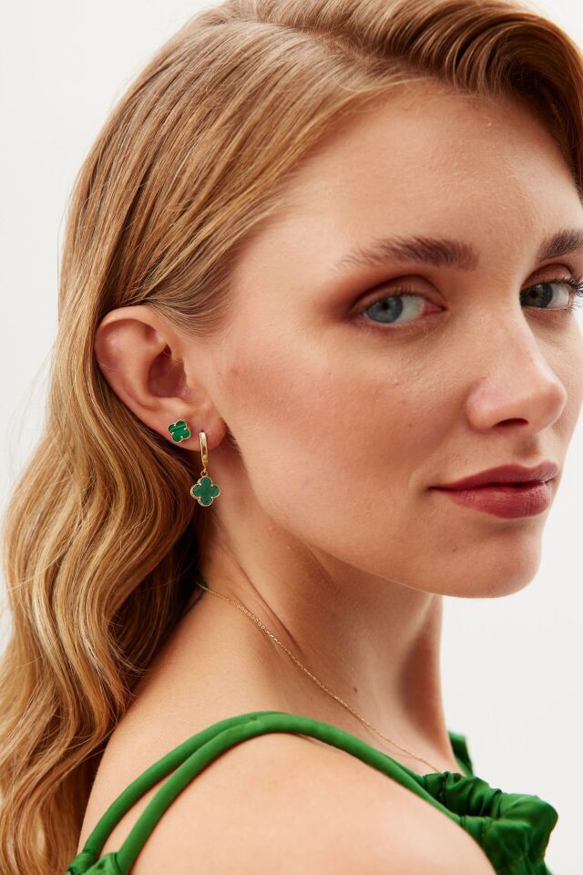 Altın Çivili Yonca Küpe