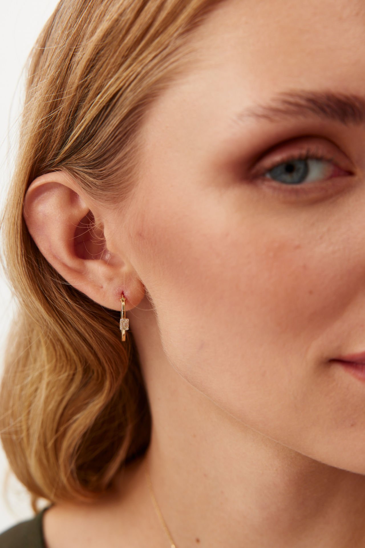 Altın Mini Baget Taşlı Halka Küpe