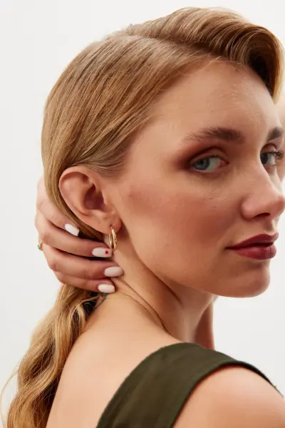 ALTIN TAŞLI MİDİ HALKA KÜPE