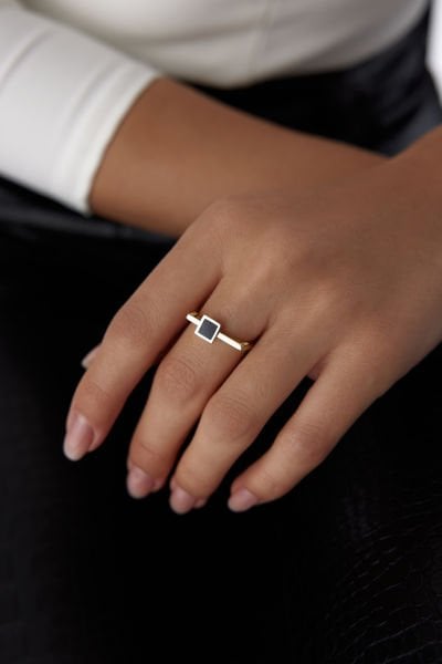 ALTIN SİYAH MİNELİ YÜZÜK