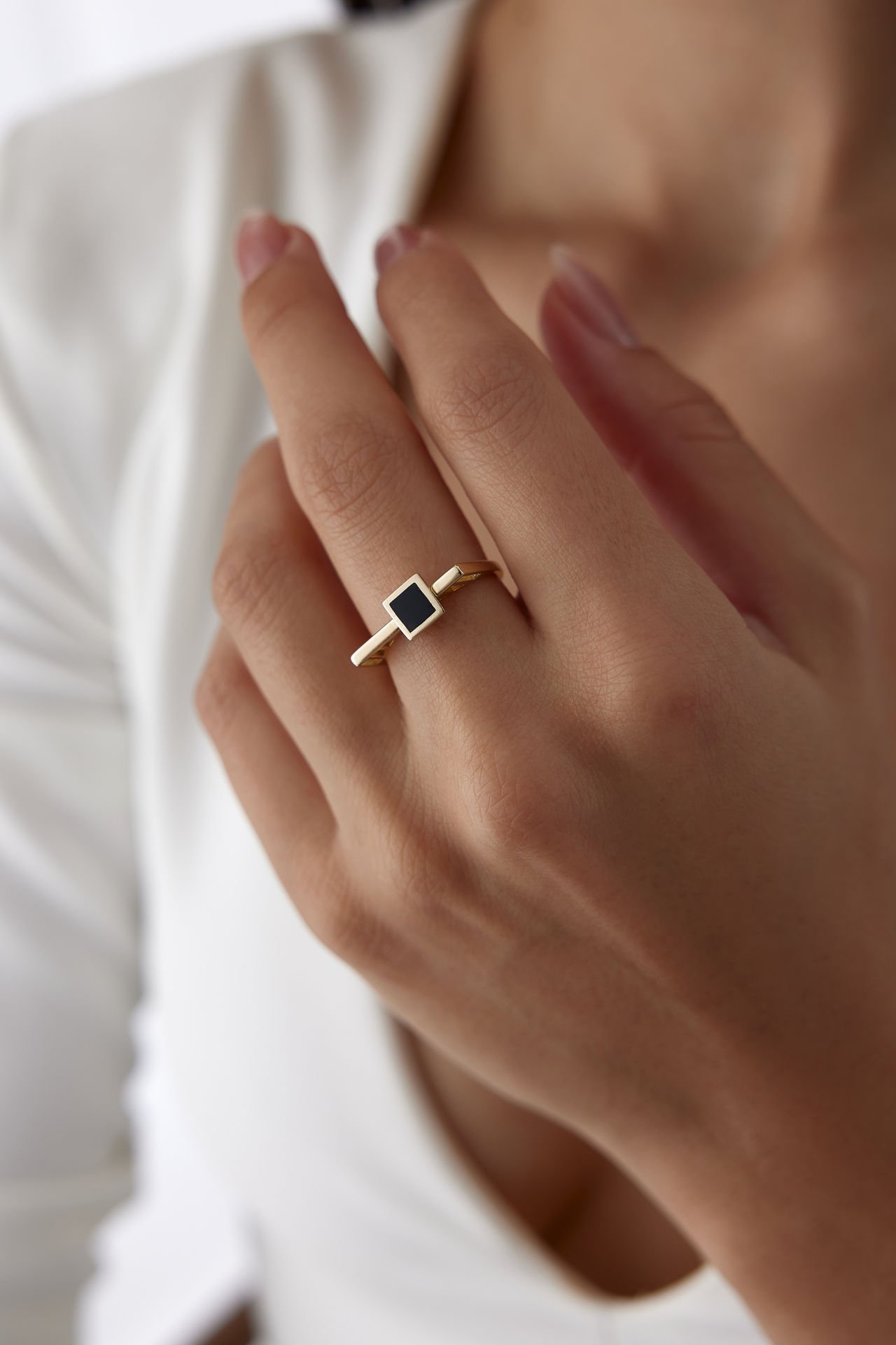 ALTIN SİYAH MİNELİ YÜZÜK