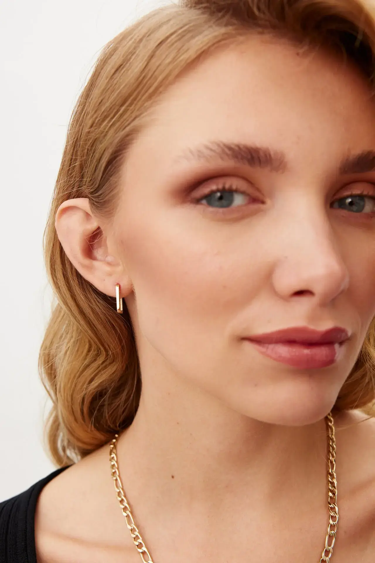 Altın Mini Dikdörtgen Küpe