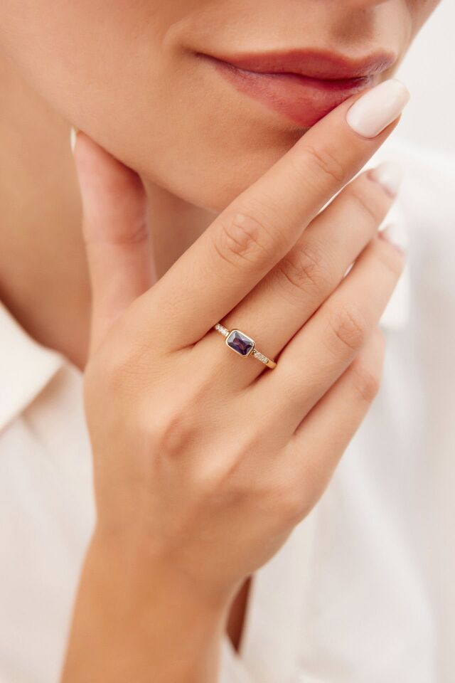 Altın Mor Taşlı Yatay Yüzük