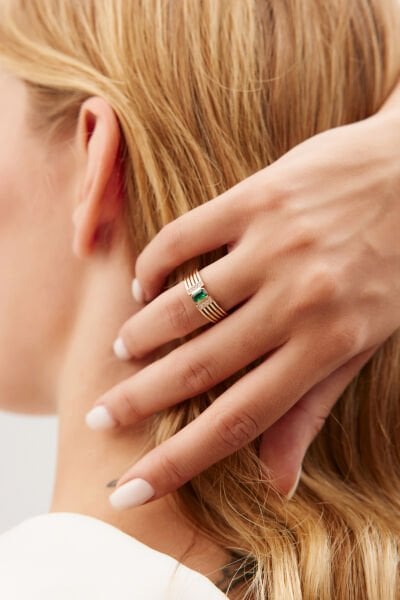 Altın Katmanlı Zümrüt Taşlı Yüzük