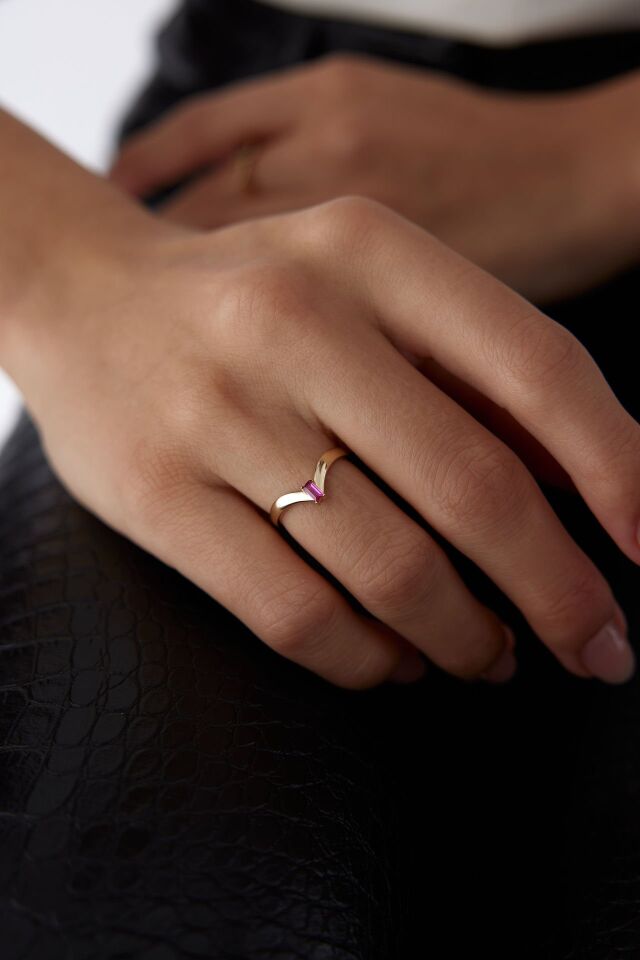 Altın Line Ruby Taşlı Yüzük