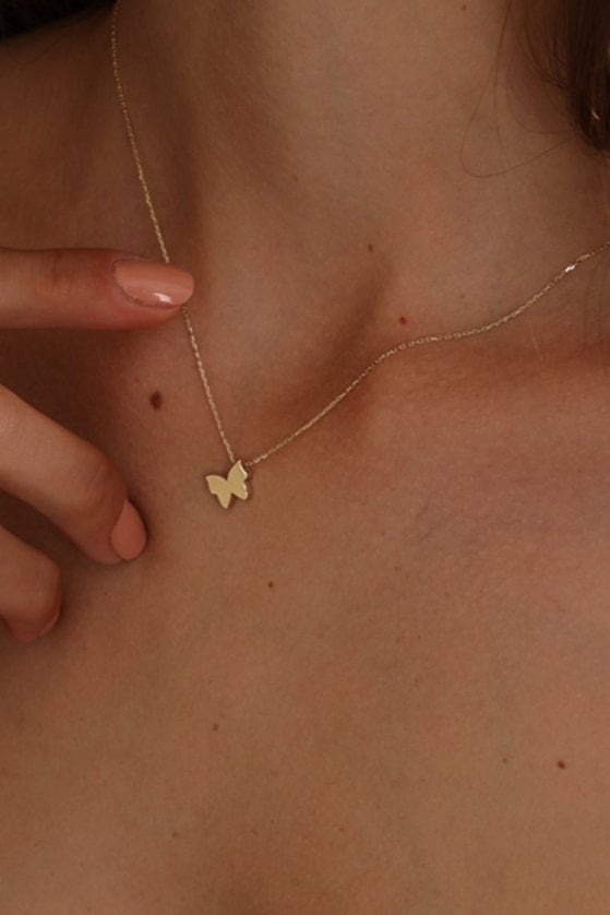 Altın Sallantılı Kelebek Figürlü Kolye