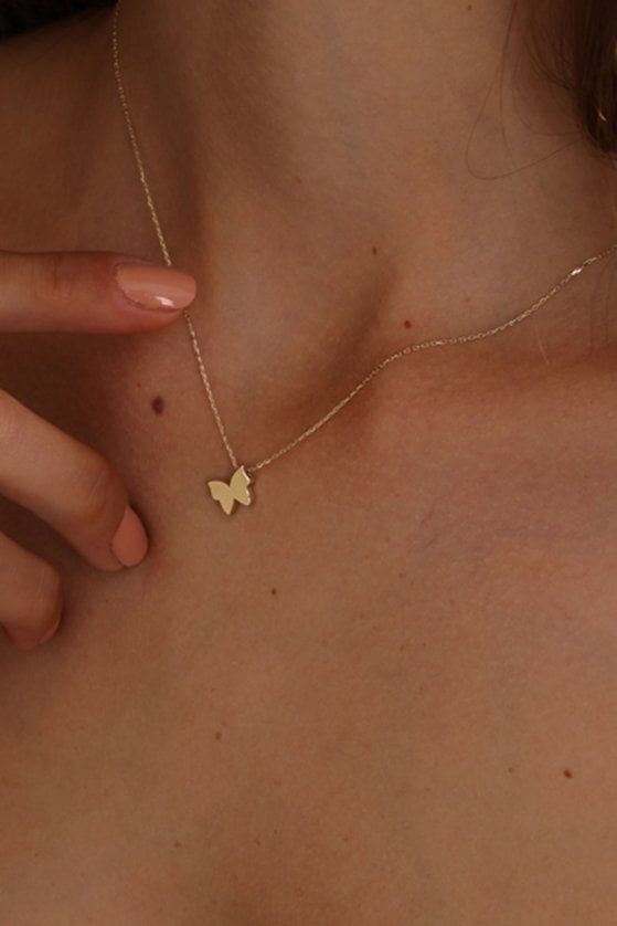 Altın Sallantılı Kelebek Figürlü Kolye