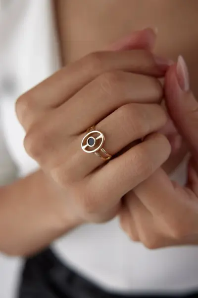 Altın Siyah Taşlı Round Yüzük