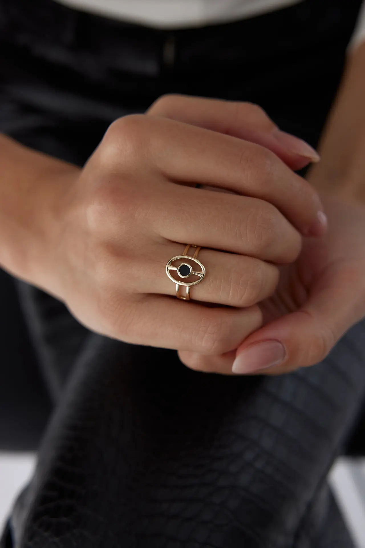 ALTIN SİYAH  TAŞLI ROUND YÜZÜK