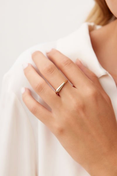 Altın Modern V Form Yüzük