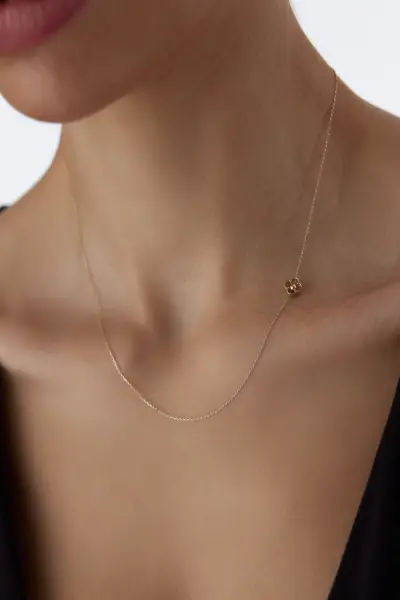 Altın Minimal Yonca Kolye