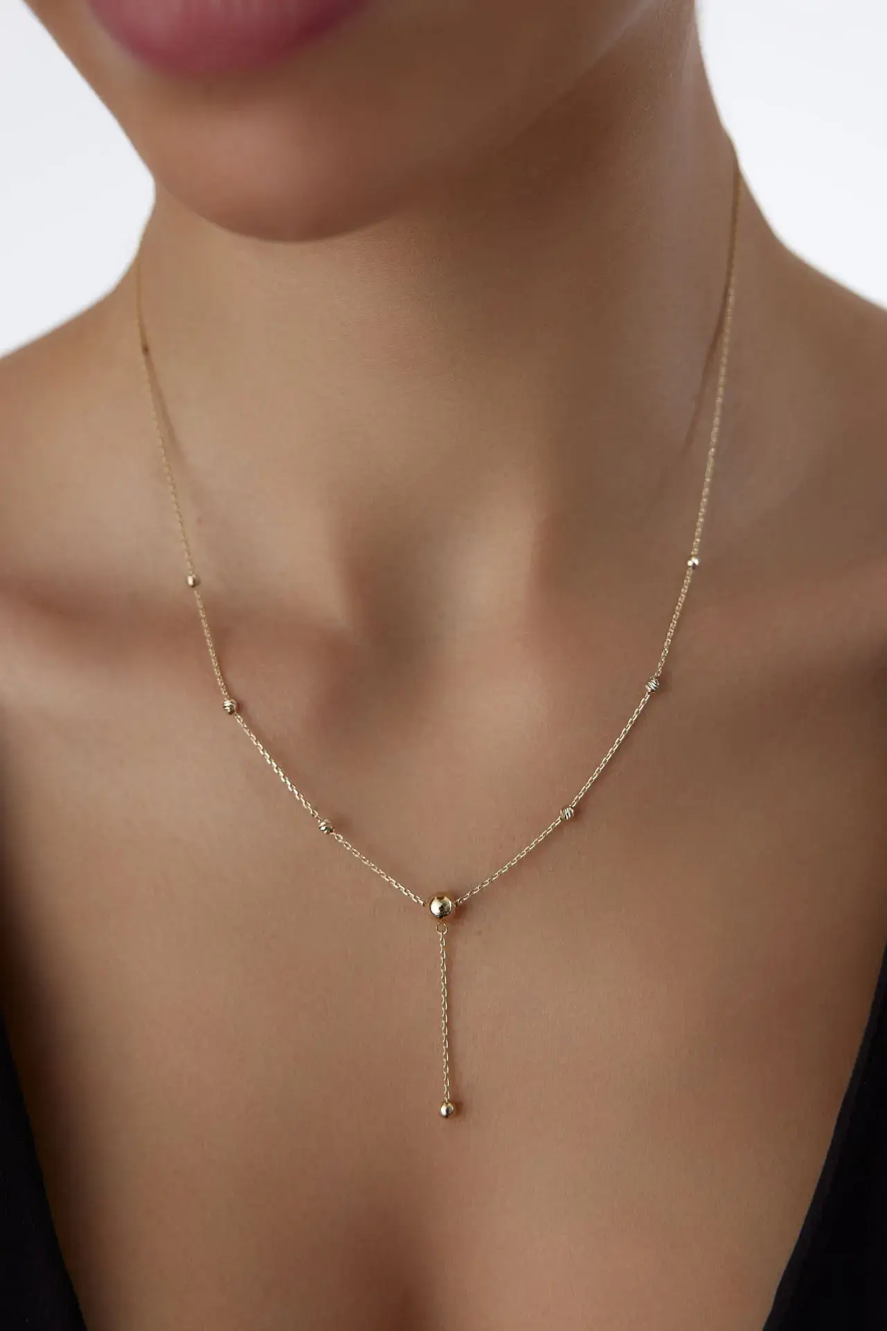 Altın Dorikalı Sallantılı Kolye