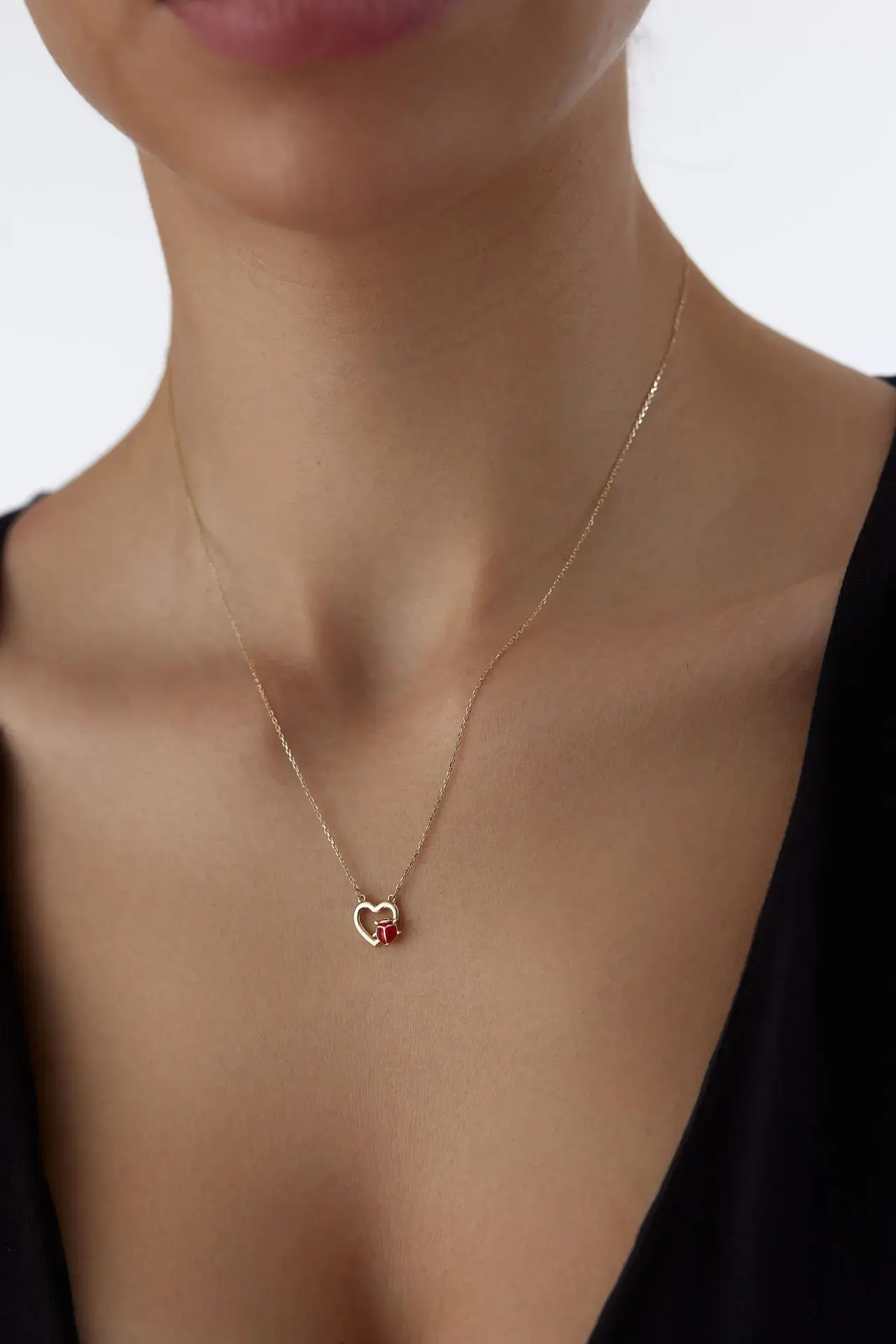 Altın Uğur Böceği Kalpli Kolye