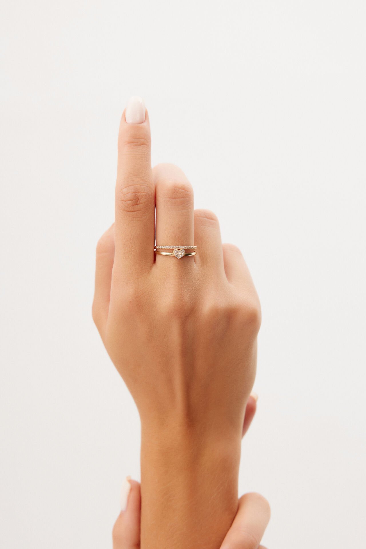 Altın Kalpli Sıra Taşlı Yüzük