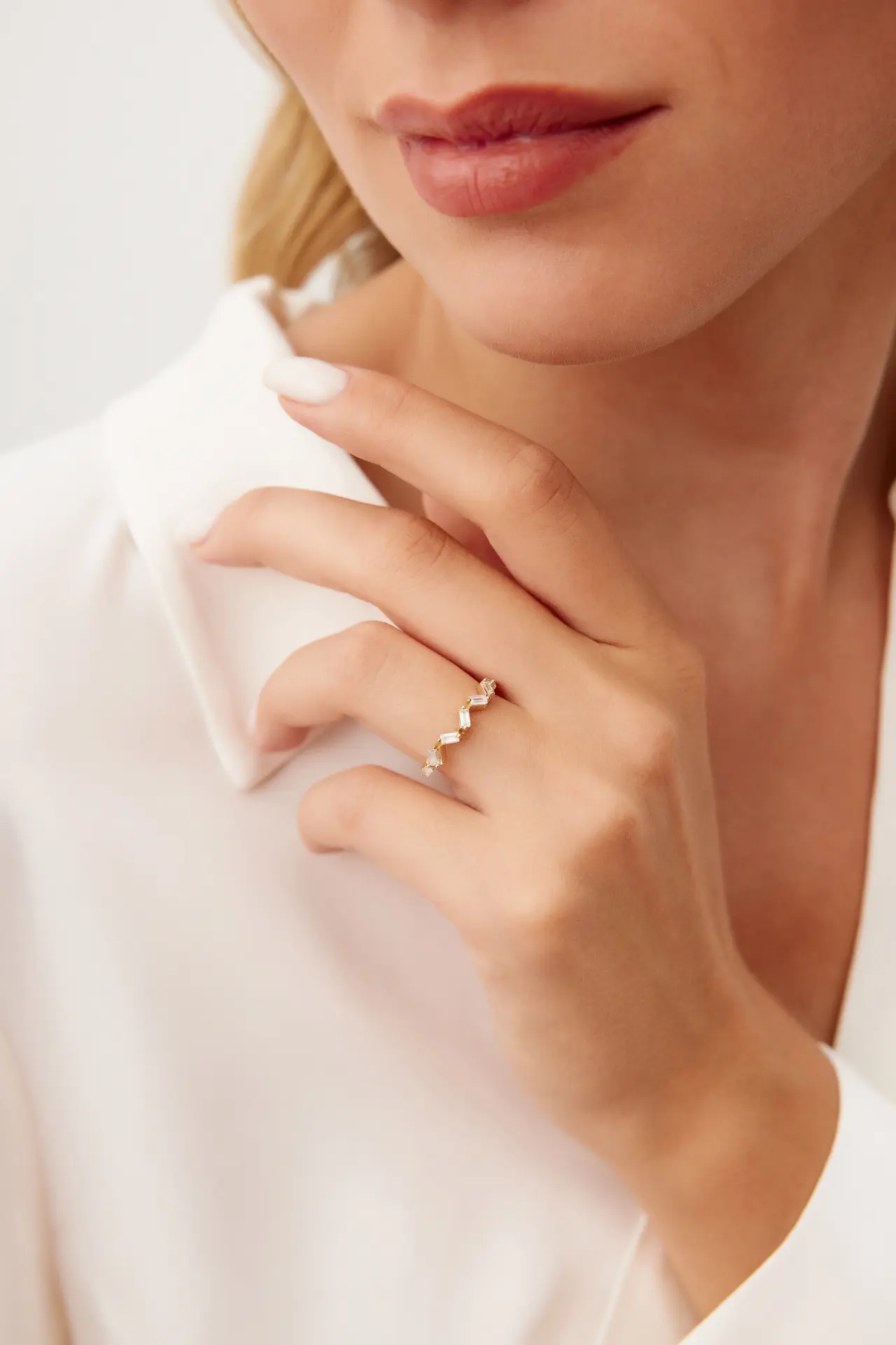 Altın Baget Taşlı Zikzak Yüzük