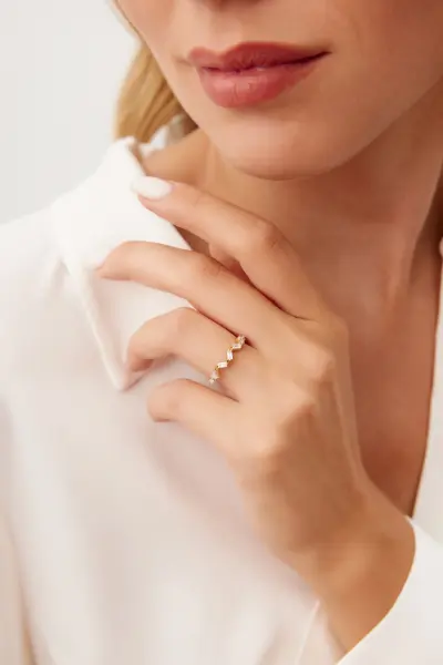 ALTIN ZİKZAK TAŞLI YÜZÜK