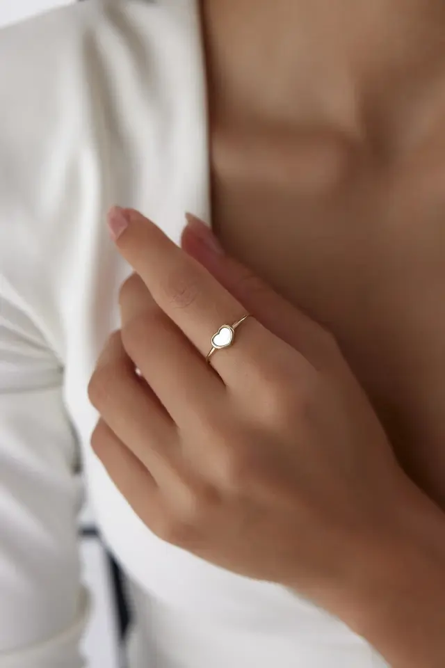 Altın Sedef Taşlı Kalp Yüzük