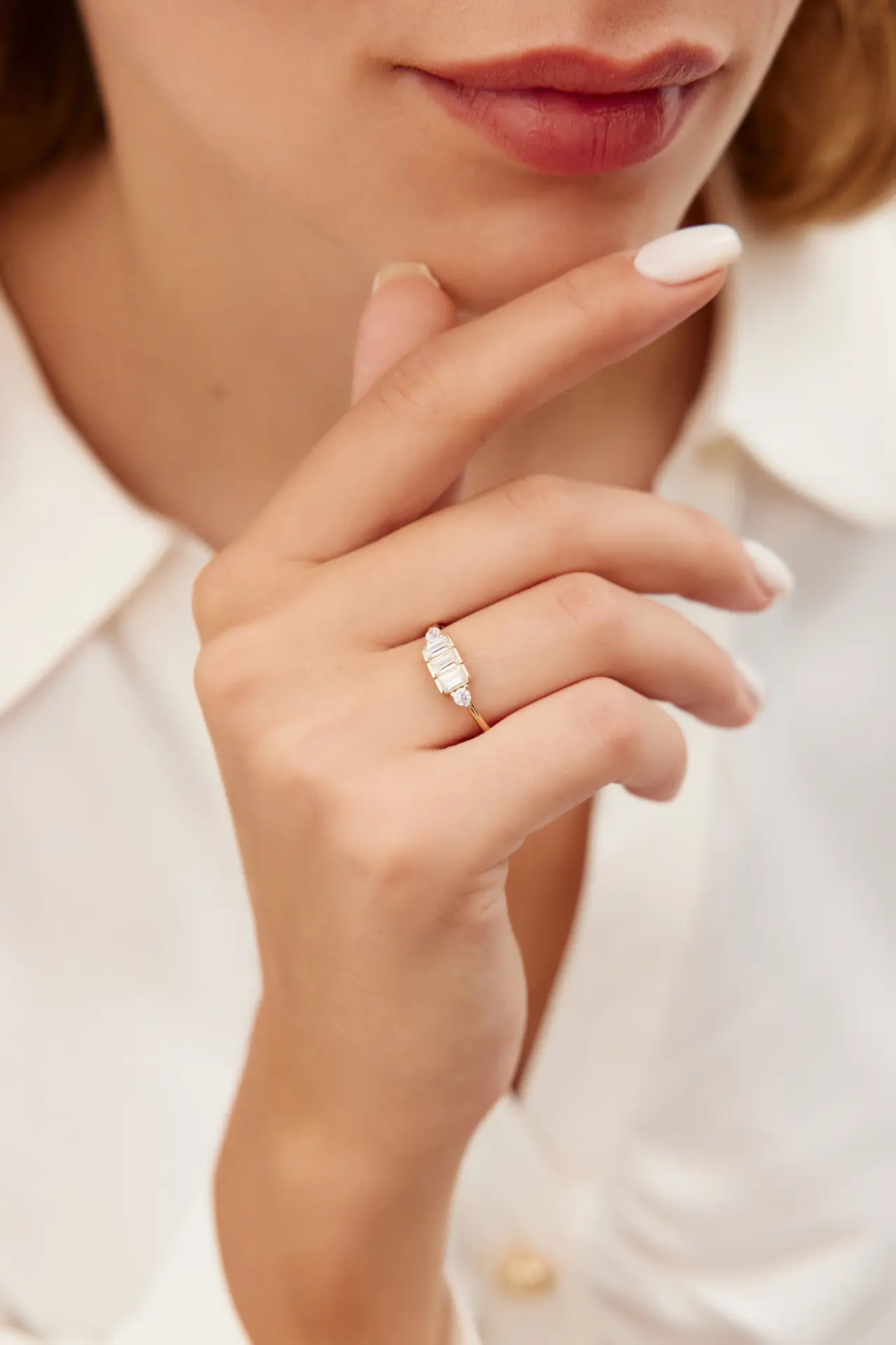 ALTIN ÜÇLÜ BAGET TAŞLI YÜZÜK