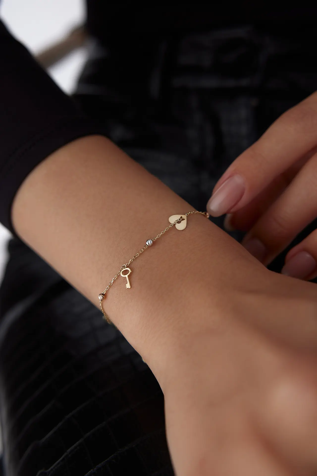 Altın Sallantılı Kalp-Anahtar Bileklik