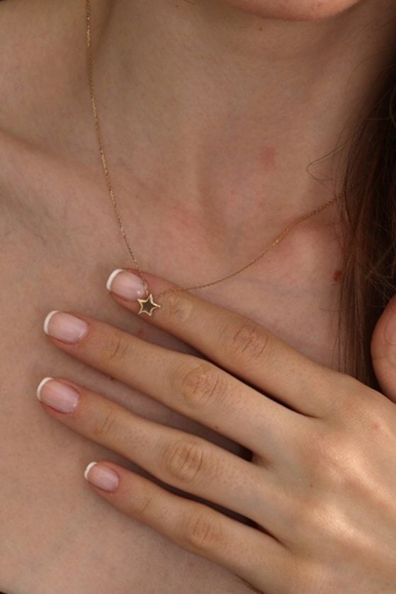 Altın Sade Form Yıldız Kolye