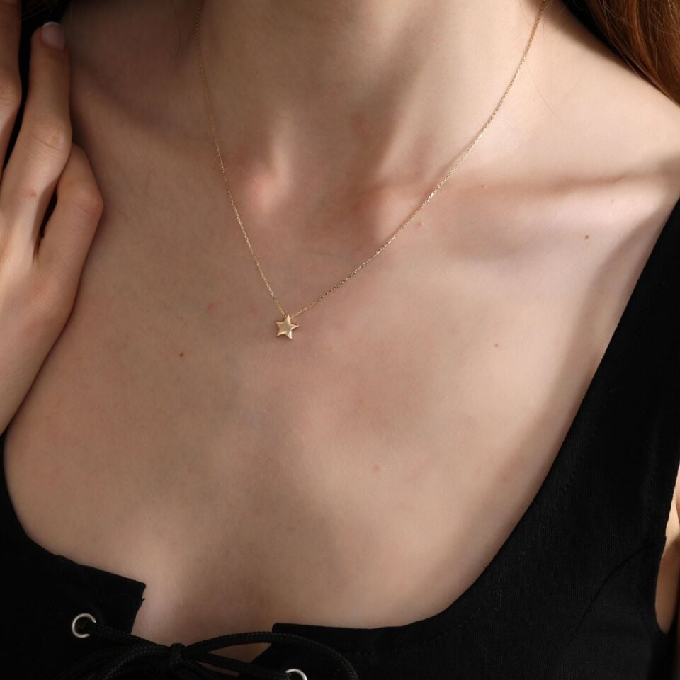 Altın Sade Form Yıldız Kolye