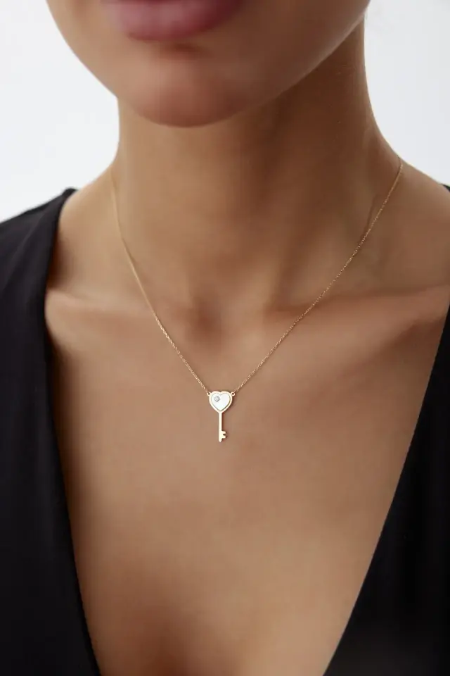 Altın Anahtar Kalp Kolye