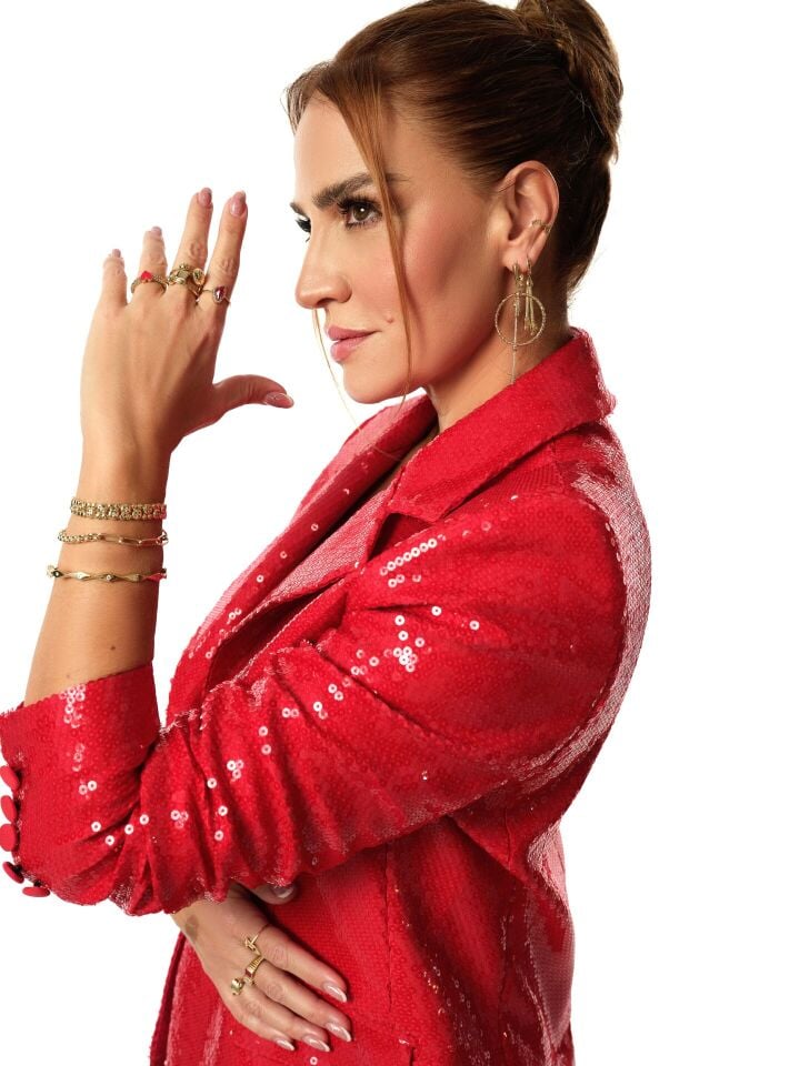 Altın Renkli Taşlı Asimetrik Yüzük