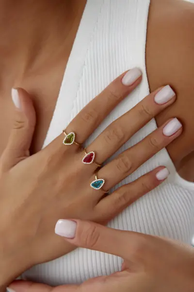 ALTIN RENKLİ TAŞLI ASİMETRİK YÜZÜK