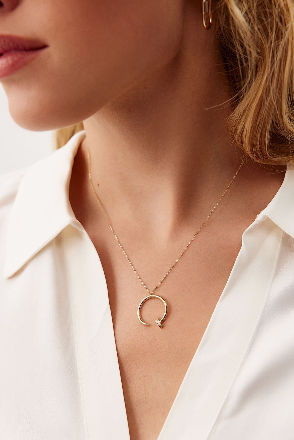 Altın Yuvarlak Çivi Model Kolye