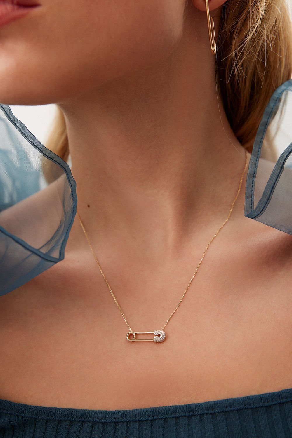 Altın Taşlı Çengelli İğne Kolye