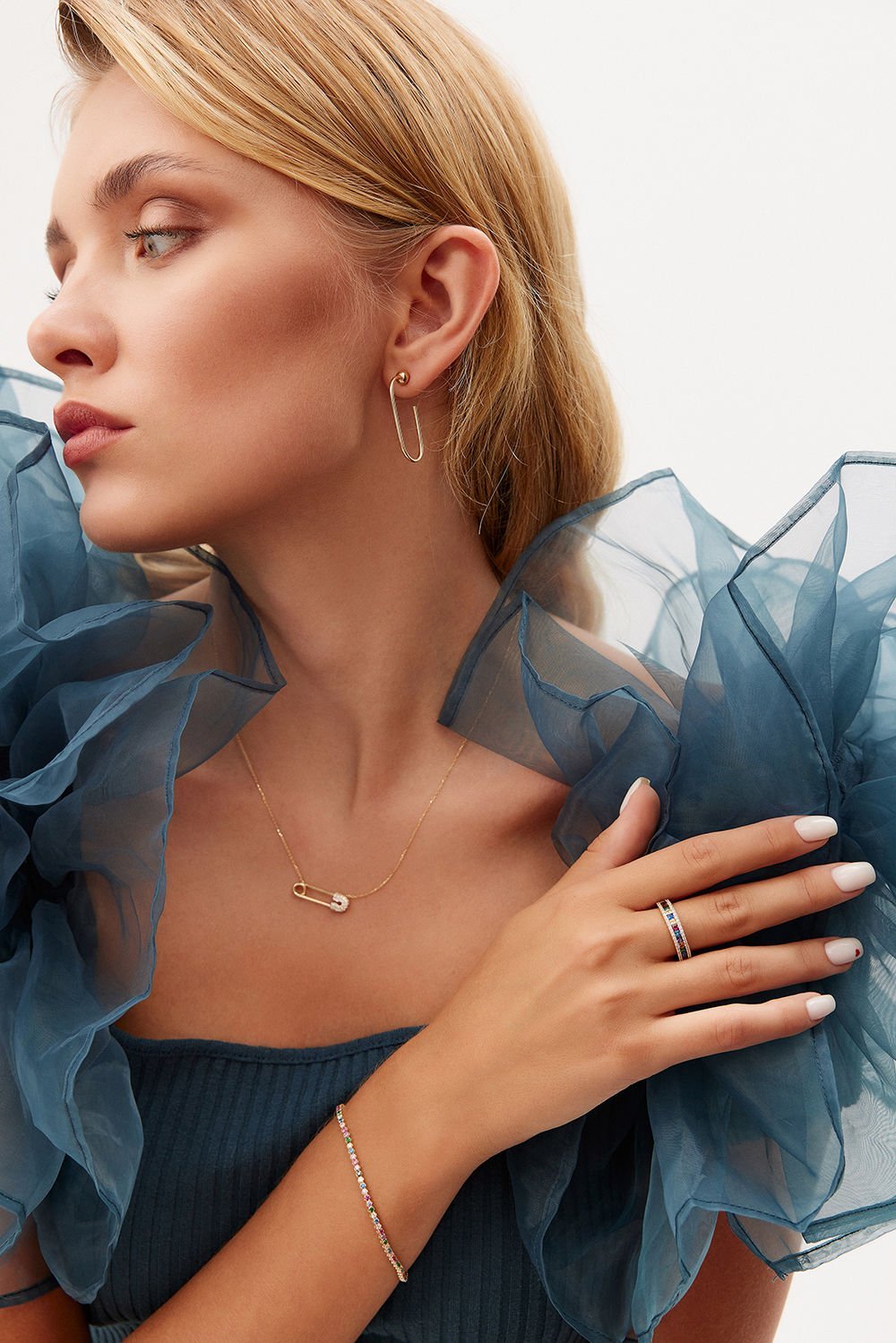 Altın Taşlı Çengelli İğne Kolye