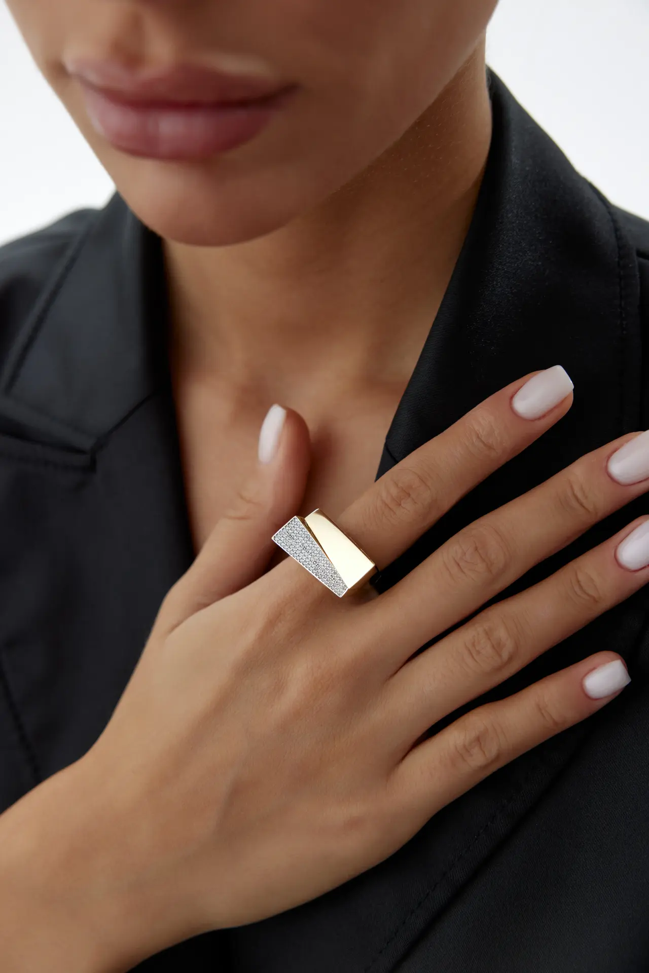 Altın Taşlı Tasarım Yüzük