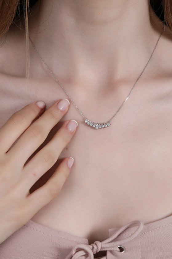 Altın Sıra Taşlı Damla Kolye