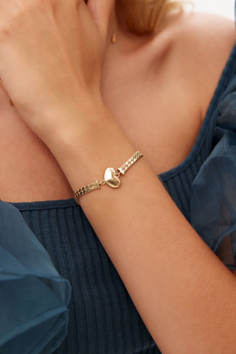 ALTIN PULLU ZİNCİRLİ KALP BİLEKLİK