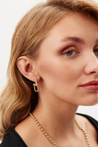 Altın T Model Taşlı Küpe