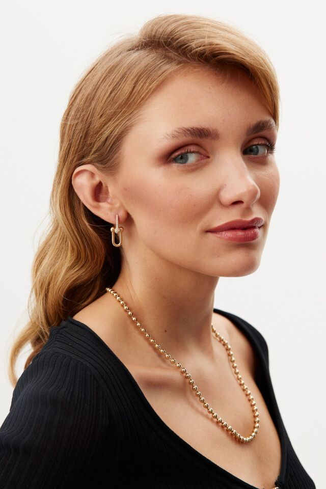 Altın T Model Taşlı Küpe