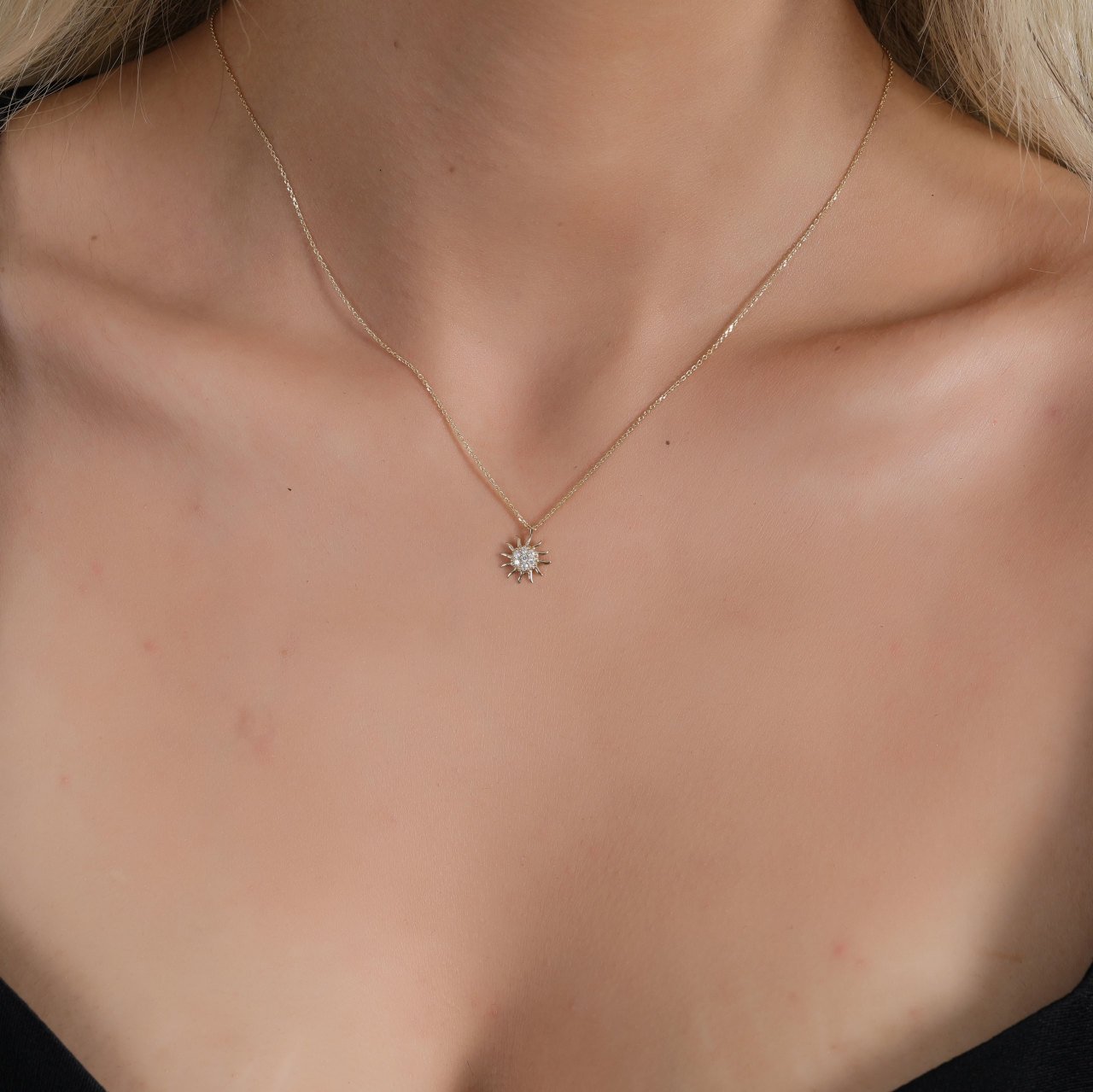 ALTIN TAŞLI GÜNEŞ KOLYE