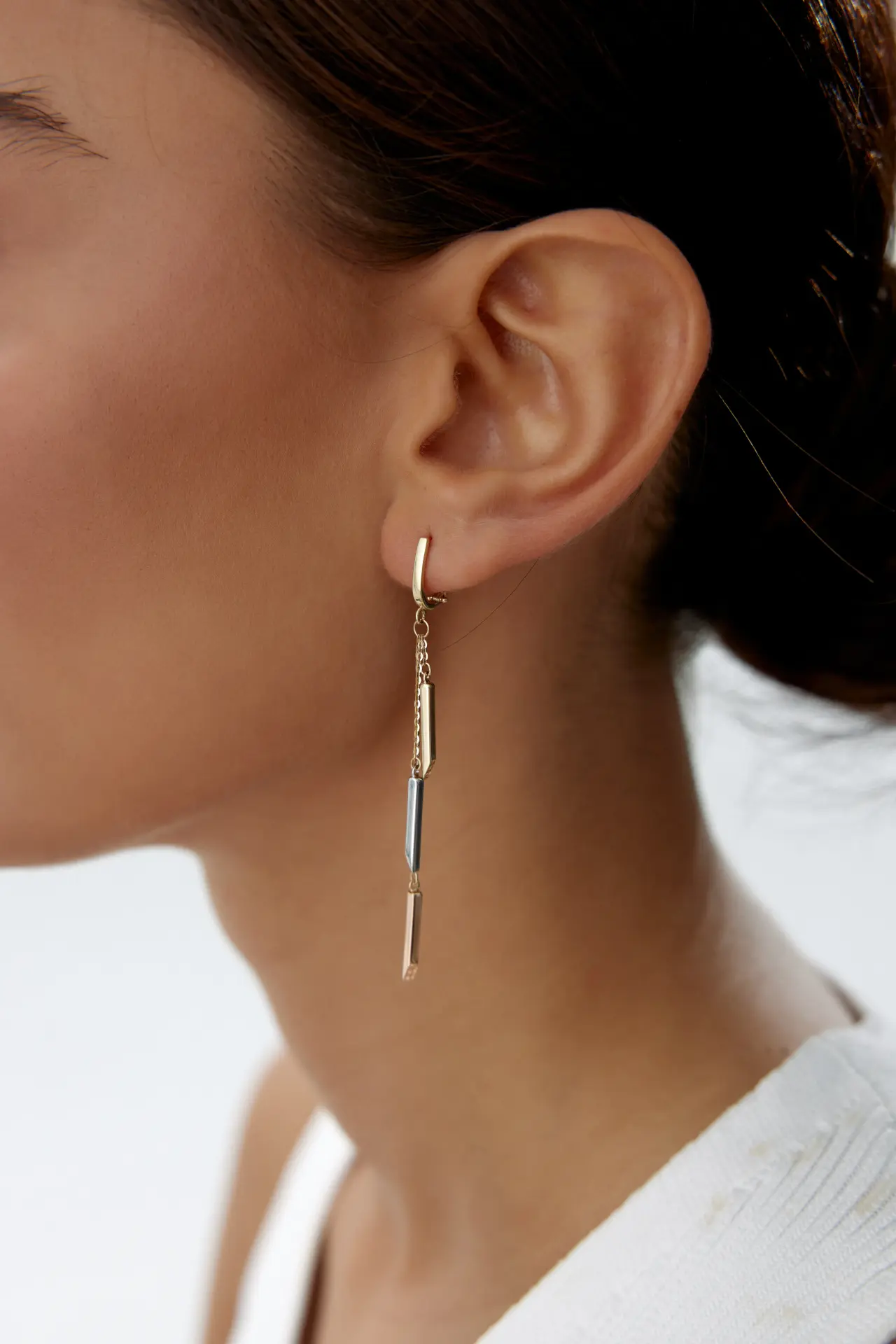 Altın Üç Renk Sallantılı Küpe