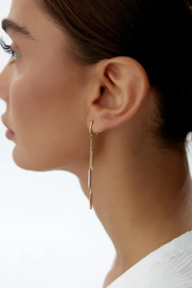 Altın Üç Renk Sallantılı Küpe