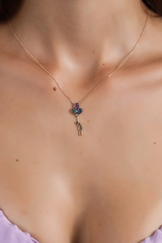 Altın Figürlü Balonlu Kız Kolye