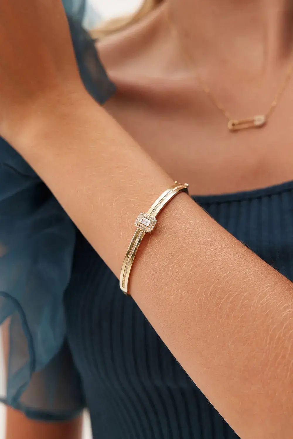 ALTIN BAGET TAŞLI KELEPÇE